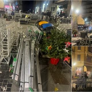 Capodanno in piazza a Ventimiglia, iniziata l'installazione del palco (Foto)