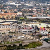 Allarme truffa al parcheggio del centro commerciale di Taggia: nessuna denuncia, ma l’avviso diventa virale sui social