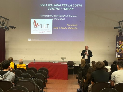 “Progetto Martina”, prevenzione dei tumori: i Lions incontrano gli studenti del liceo Aprosio (Foto)