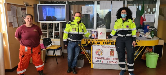 Donato dall’ACEB di Camporosso un termometro digitale a infrarossi alla Protezione Civile di Ventimiglia