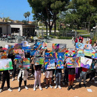 Vallecrosia: con 'Un Poster per la Pace' si è concluso l'anno scolastico presso l'I.C. A. Doria