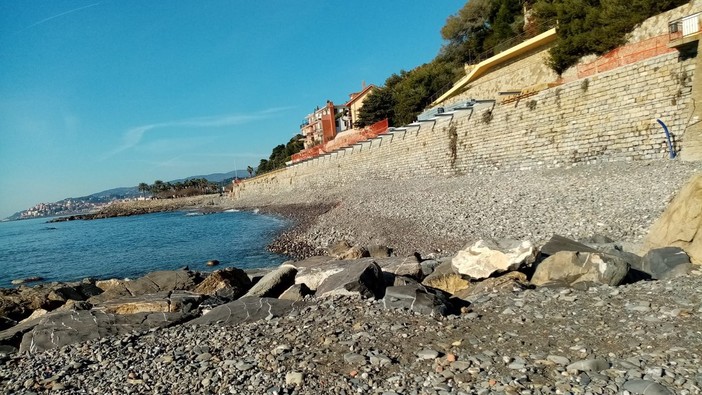 Imperia, comincia a prendere forma la passeggiata a sbalzo tra la Rabina e la Galeazza (video)