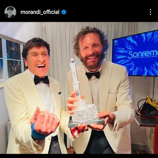 Sanremo 2022, Premio artigiani Campo Ligure a Gianni Morandi e Jovanotti, Presidente Toti: “Liguria protagonista assoluta del festival 2022