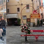 &quot;Innamorarsi a Bordighera&quot;, panchina rossa con un grande cuore diventa un'attrattiva turistica (Foto e video)