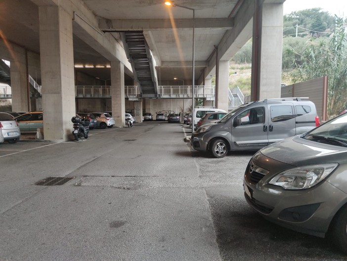 Parcheggio della stazione di Imperia, arrivano le prime risposte ai pendolari