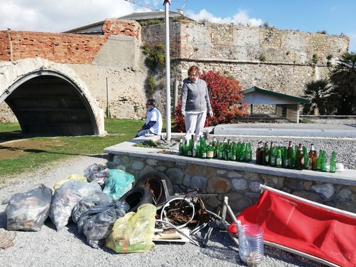 Sanremo: cade giocando ai giardinetti di Pian di Nave, bambino di 5 anni in elicottero al Gaslini