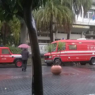 Diano Marina: in piazza del Comune, punto di comando avanzato dei vigili del fuoco