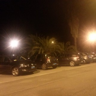 Sanremo: parcheggi presi a prestito sulla ciclabile, la segnalazione con foto di un lettore