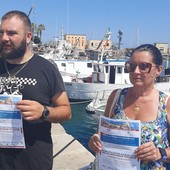 Imperia, in calata Cuneo la mobilitazione dei pescatori al suono delle sirene (foto e video)