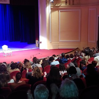 Splendido Giuseppe Pambieri in 'Centomila, Uno, Nessuno' nel Teatro del Casinò di Sanremo