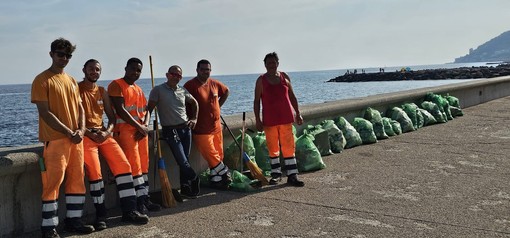 Sanremo: prosegue il programma di pulizia cittadina, intervento straordinario a Pian di Nave (Foto)