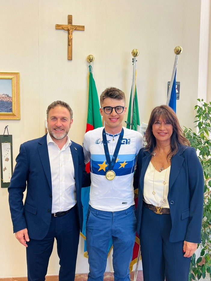 Regione: incontro del presidente Piana con il campione italiano di mountain bike Matteo Siffredi