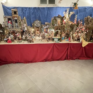 Taggia, all'ex Convento dei Domenicani la magia un vero presepe napoletano grazie a Francesco Sacco (foto e video)