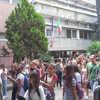 Imperia: suonata la campanella, primo giorno di scuola anche per gli studenti del capoluogo