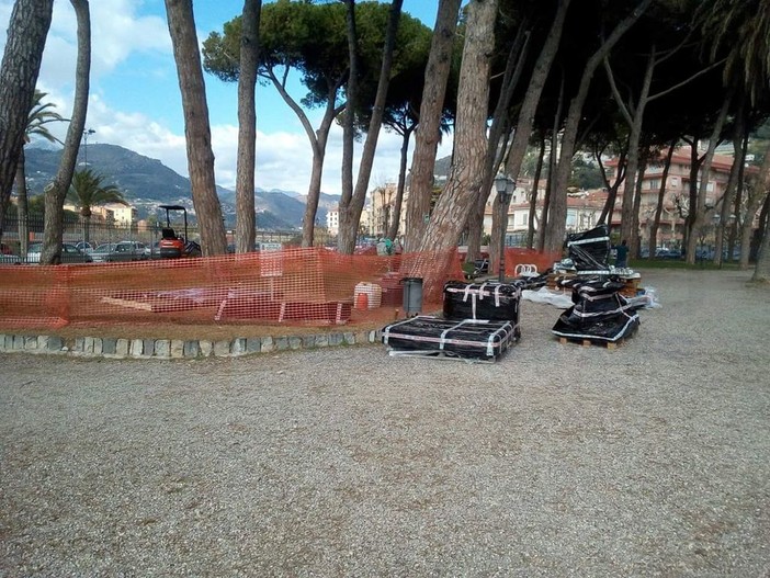 Ventimiglia: iniziato l’allestimento del percorso fitness ai Giardini pubblici Tommaso Reggio, progetto realizzato con il Bilancio Partecipativo 2017