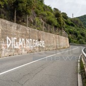 &quot;Diga? No grazie&quot; la protesta arriva a Taggia: scritta gigante appare in zona San Giorgio