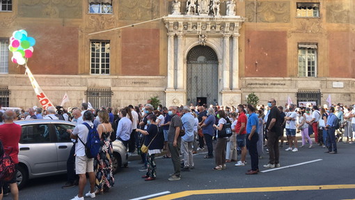 Genova: in centinaia per dire no all'accordo Stato-Atlantia &quot;Questo contratto non s'ha da fare&quot; (Foto e Video)