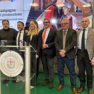 'Liguria terra di goduria': presentata la cartolina promozionale della regione con Maurizio Lastrico e Alice Arcuri (video)