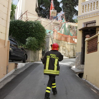 Sanremo: crollo di un ponteggio in via Val del Ponte, intervento dei vigili del fuoco