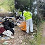 Ventimiglia, migranti lasciano tonnellate di rifiuti al 'passo della morte': al via la pulizia (Foto e video)