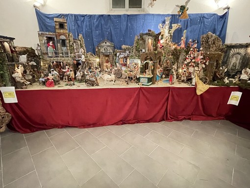 Taggia, all'ex Convento dei Domenicani la magia un vero presepe napoletano grazie a Francesco Sacco (foto e video)
