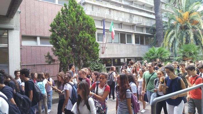 Imperia: suonata la campanella, primo giorno di scuola anche per gli studenti del capoluogo