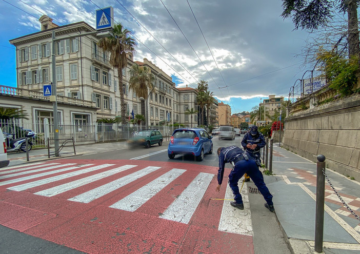 Sanremo: prete investito sulle strisce in corso Cavallotti, portato d'urgenza in Ospedale (foto)