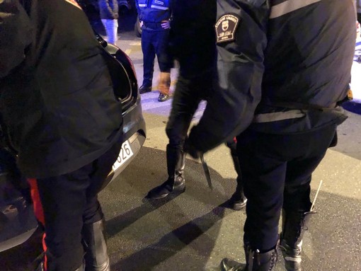 Imperia, ubriaco palpeggia una ragazza in via XXV Aprile: rissa in pieno centro a Oneglia (Foto)