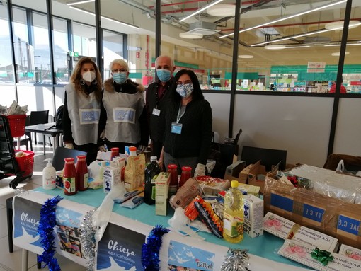 Vellecrosia, successo per la raccolta alimentare pre-natalizia organizzata dall'associazione Bethel (foto)