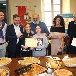 Riva Ligure: Viola e Azzurra vincono il primo concorso per la migliore Torta dolce di Zucca. (Foto)