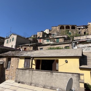 Il Comune di Montalto Carpasio punta al 'green', impianto fotovoltaico all'ostello e colonnine di ricarica