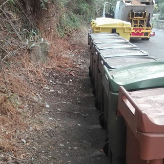 Imperia: rifiuti abbandonati in modo abusivo in via Felice Musso, questa mattina iniziato il lavoro di bonifica