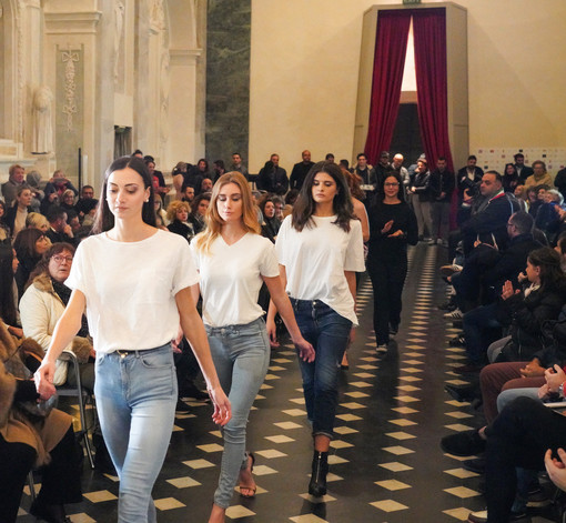 Ventimiglia: successo per la seconda edizione della sfilata benefica alla Ex chiesa di San Francesco