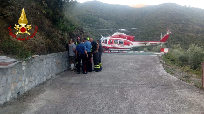 Ritrovati e recuperati dai vigili del fuoco i due escursionisti dispersi nei boschi di Rocchetta Nervina (foto)