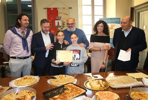 Riva Ligure: Viola e Azzurra vincono il primo concorso per la migliore Torta dolce di Zucca. (Foto)