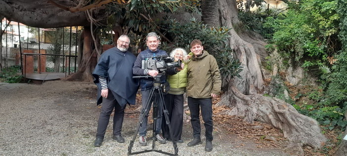Bordighera: la troupe di Rai Geo al Museo Bicknell con il ‘cercatore di alberi’ Tiziano Fratus