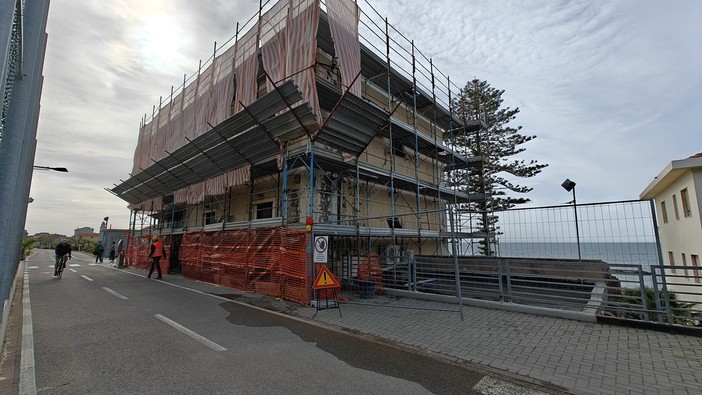 Santo Stefano al Mare, nuova vita per l'ex stazione e piazza Saffi. Assessore Scajola: &quot;Miglioreranno la vita di turisti e cittadini&quot; (Foto e Video)