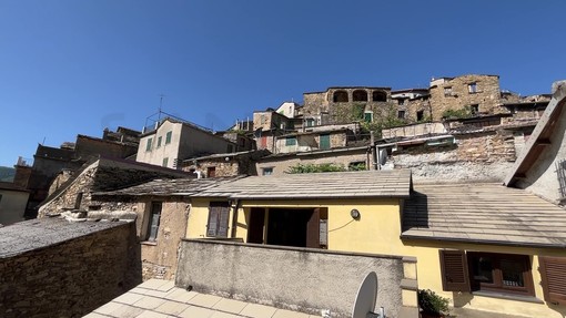 Il Comune di Montalto Carpasio punta al 'green', impianto fotovoltaico all'ostello e colonnine di ricarica