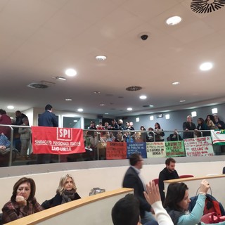 Presidio dei sindacati in regione per il consiglio sulla sanità, Viale, &quot;Cgil stampella del Pd per le prossime regionali&quot;(Foto e Video)