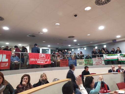 Presidio dei sindacati in regione per il consiglio sulla sanità, Viale, &quot;Cgil stampella del Pd per le prossime regionali&quot;(Foto e Video)