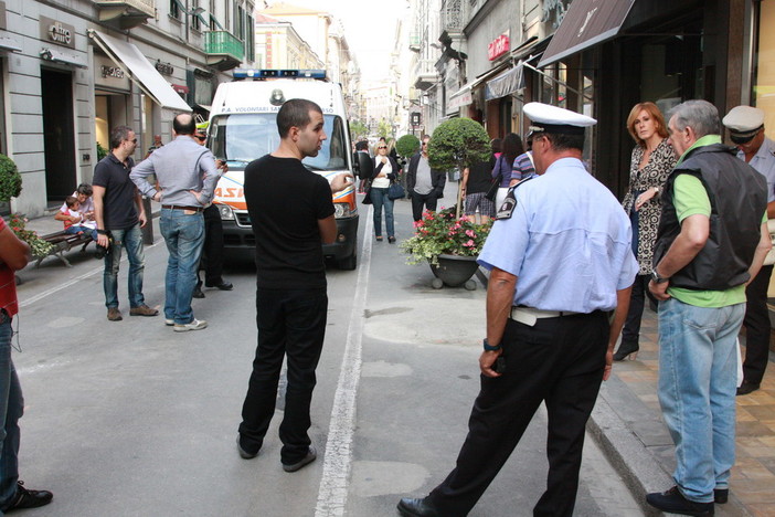 Sanremo: rampa pericolosa e non segnalata in via Matteotti, sono già otto le persone rimaste ferite