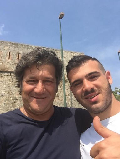 Il canciatore juventino Stefano Sturaro fa ritorno a Sanremo dopo la sconfitta di Berlino