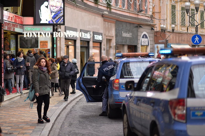 Sanremo: russo dà in escandescenze al Bar Ariston e ferisce un barista, intervento della Polizia