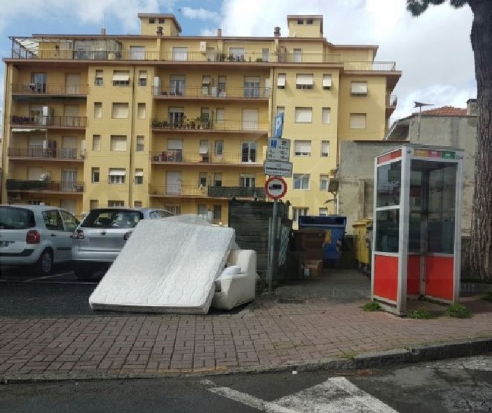 Vallecrosia: rifiuti pesanti abbandonati in città, Fabio Perri “Capiamo l'inciviltà delle persone, ma l'Amministrazione deve intervenire”