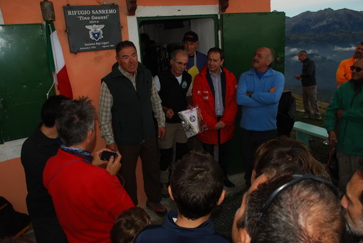 Il rifugio del Cai di Sanremo intitolato a Tino Gauzzi. Alla festa della polenta e salsiccia hanno partecipato 250 persone