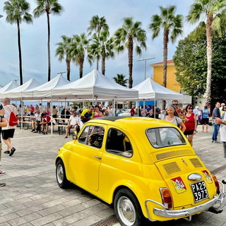 San Bartolomeo al Mare: oltre 60 partecipanti al 10° Raduno Fiat 500 dal Club 500 del Golfo Dianese (foto)