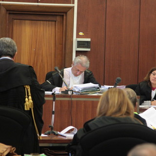 Processo per minacce in Riviera: il PM Cavallone chiede pene per un totale di quasi 50 anni per i 12 imputati