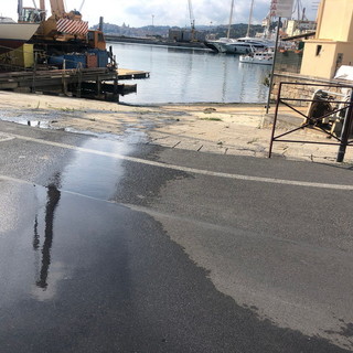 Imperia, interventi di riparazione dell'acquedotto in calata Cuneo e disservizi: la spiegazione di Rivieracqua