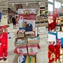 Raccolta di materiale scolastico nei supermercati di Bussana e Taggia: un successo l'iniziativa della Cri di Sanremo (Foto)