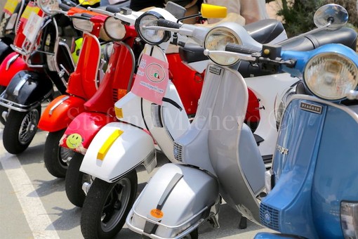 Riva Ligure: #passioneVespa, oltre 150 partecipanti per il grande raduno organizzato dal Rivespa Club (FOTO e VIDEO)